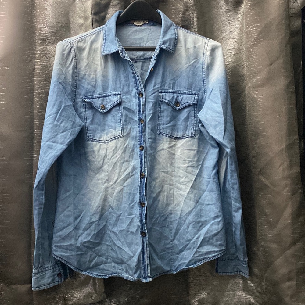 Passport size M button down denim